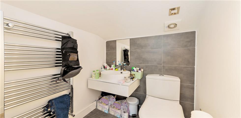 			UNDER OFFER , 2 Bedroom, 1 bath, 1 reception Flat			 Cavendish Road, KILBURN